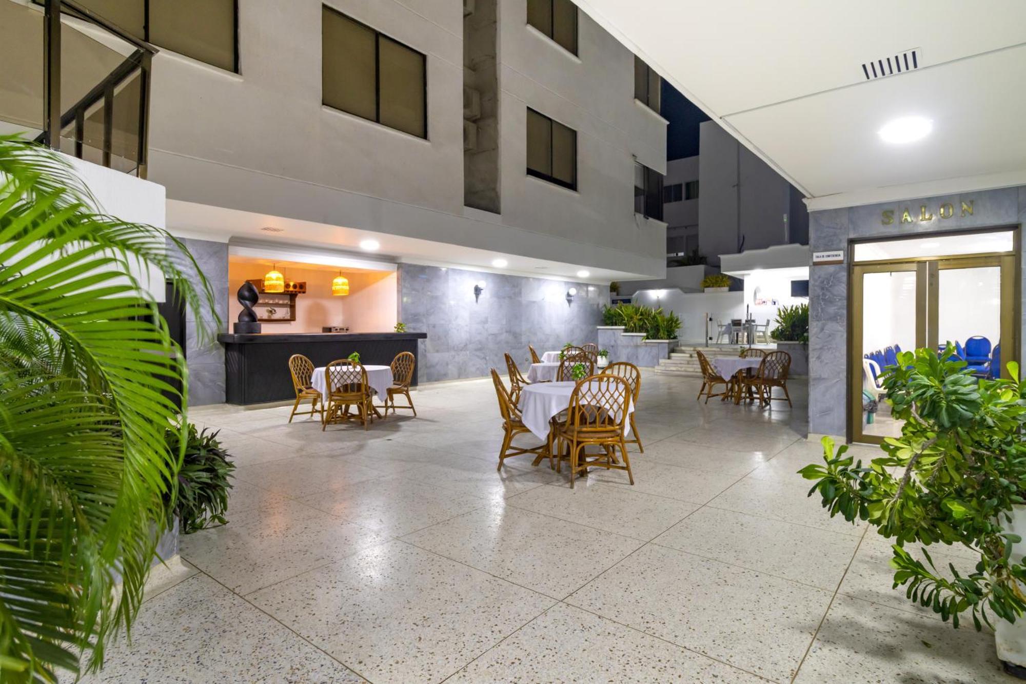 Hotel Axis Inn By Geh Suites Santa Marta  Extérieur photo