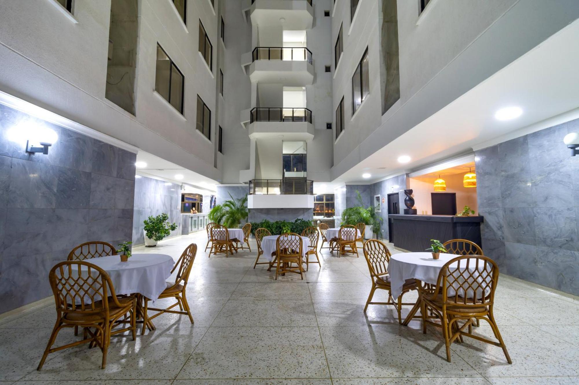 Hotel Axis Inn By Geh Suites Santa Marta  Extérieur photo