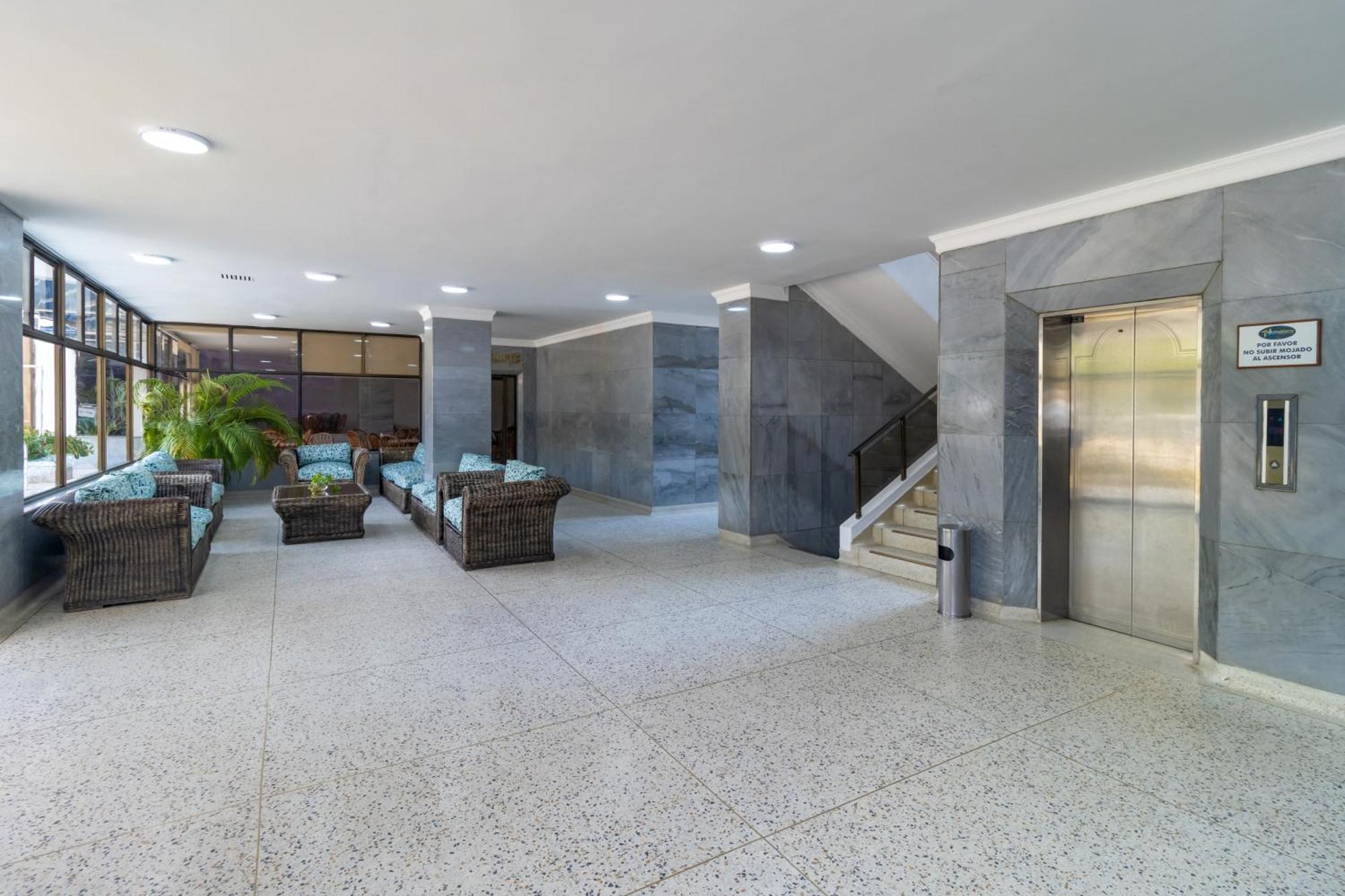 Hotel Axis Inn By Geh Suites Santa Marta  Extérieur photo