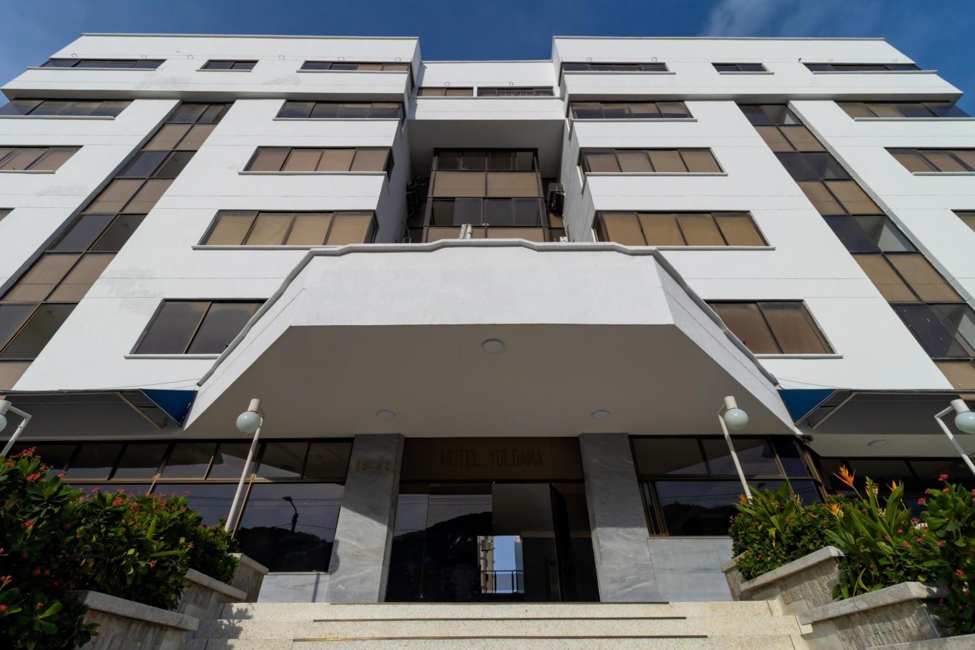 Hotel Axis Inn By Geh Suites Santa Marta  Extérieur photo