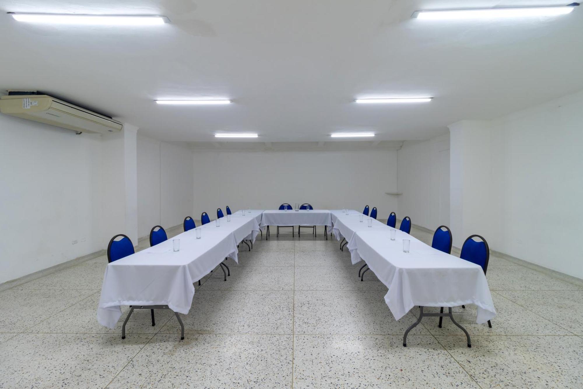 Hotel Axis Inn By Geh Suites Santa Marta  Extérieur photo